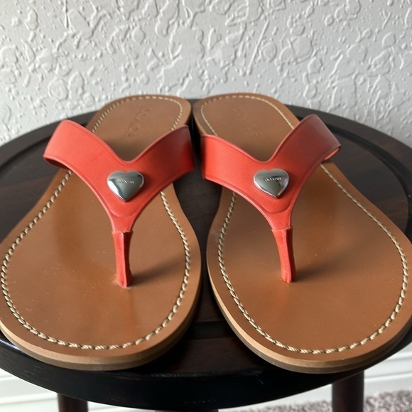 Coach: Ellis (FG 2097) Leather Slip On Thong Flip Flop- Silver Tone Heart- 9 - Picture 11 of 16